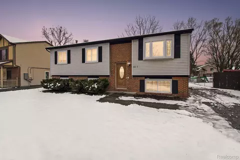 813 Meadowlark Ln, Howell, MI 48843