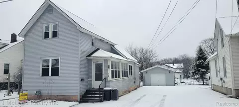406 Caroline St, Essexville, MI 48732