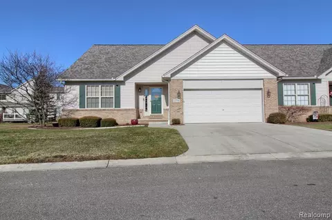 23714 Ashley Dr, Flat Rock, MI 48134