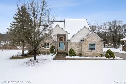 3993 Dun Rovin Ct, Commerce Twp, MI 48382