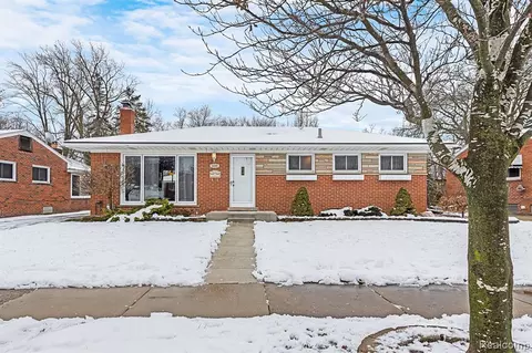 34299 Dover St, Livonia, MI 48150