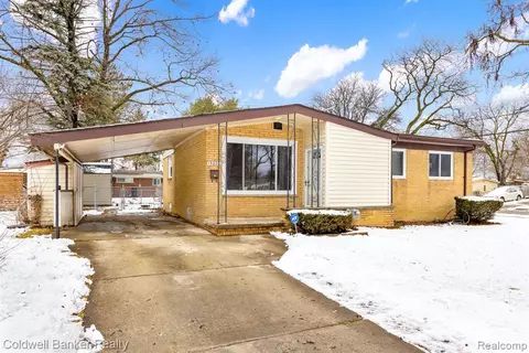 15200 Marlow St, Oak Park, MI 48237