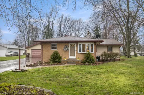 425 Kent St, Carleton, MI 48117