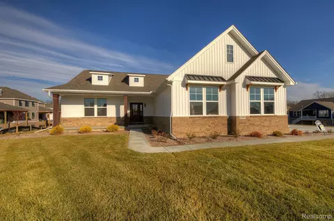 Moh 51 Birkdale Dr, Howell, MI 48843