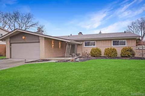 37793 Sarafina Dr, Sterling Heights, MI 48312