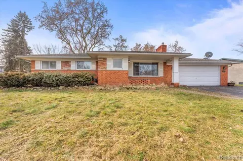 450 Maplegrove, Highland, MI 48356