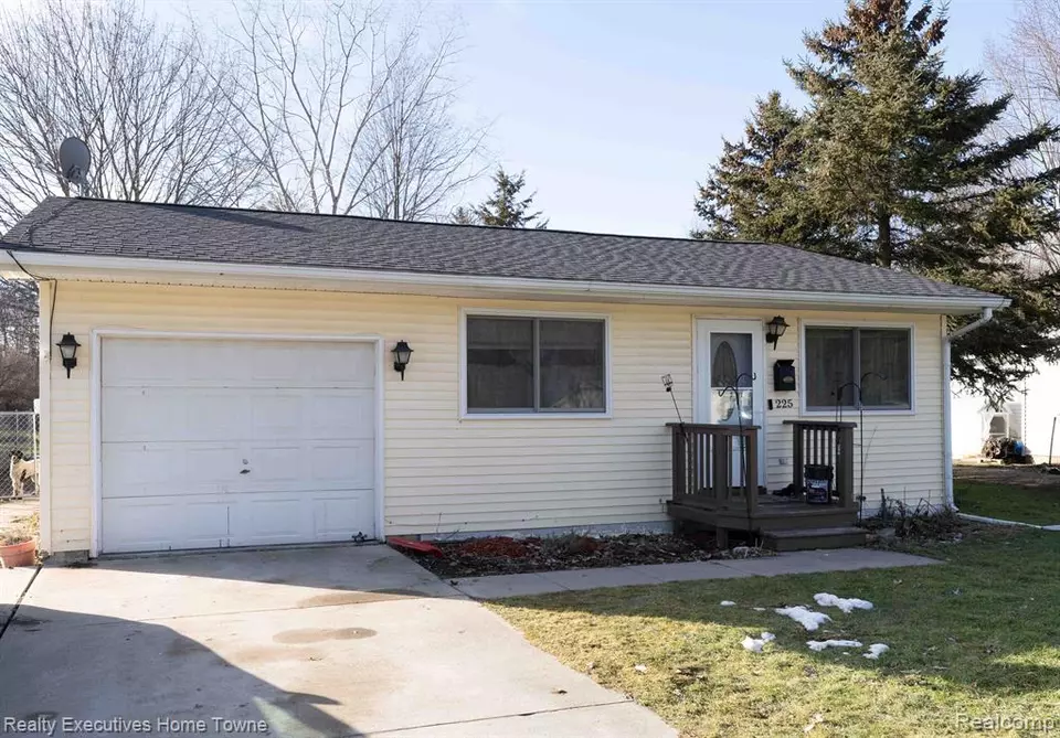 225 Melvin St, Croswell, MI 48422 13 Photos Movoto