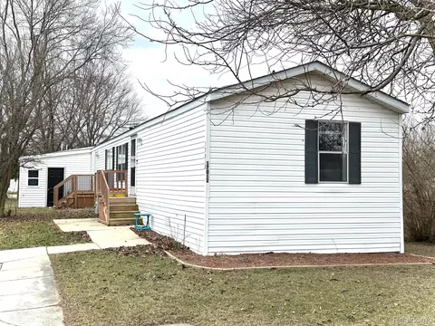 17012 Northall St, Macomb, MI 48044
