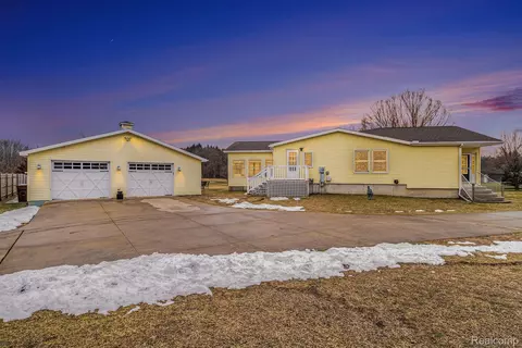 9404 Mckinley Rd, Montrose, MI 48457