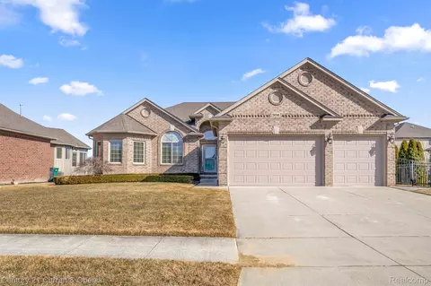 56546 Clearstone Dr, Macomb, MI 48042