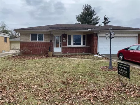 7354 Menge, Center Line, MI 48015