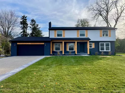 18585 Walmer Ln, Beverly Hills, MI 48025
