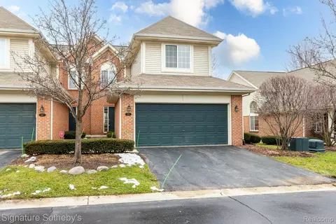 521 James Cir, Royal Oak, MI 48067