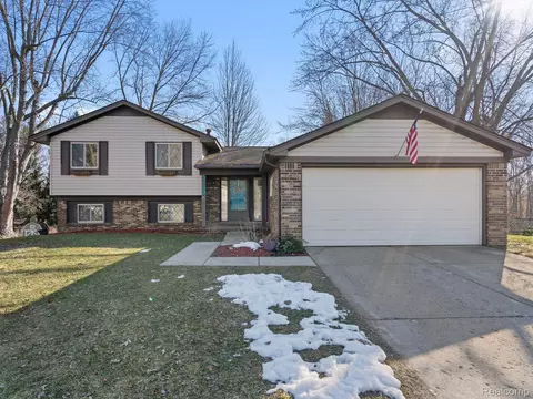 5180 Woodcreek Trl, Independence, MI 48346