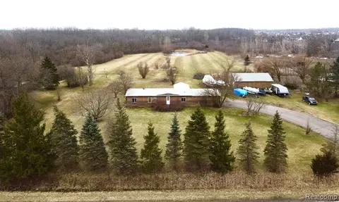 15853 Woodruff Land Rd, Rockwood, MI 48173