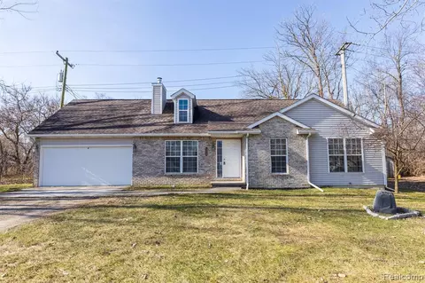 9021 Lincoln Dr, Whitmore Lake, MI 48189