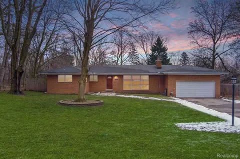30580 Balewood St, Southfield, MI 48076