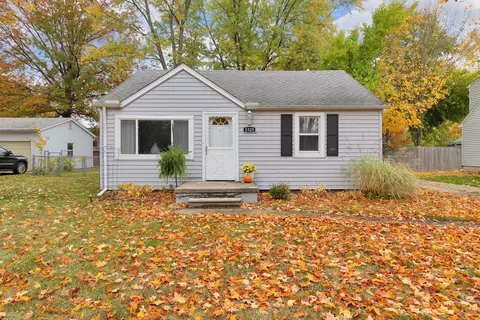5325 Northlawn Dr, Sterling Heights, MI 48310