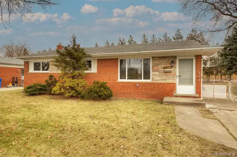 27108 Crestwood Dr, Warren, MI 48088