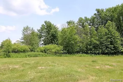 78 Westwood Dr, Grand Blanc, MI 48439