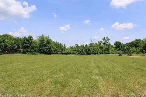 24 Woodfield Pkwy, Grand Blanc, MI 48439