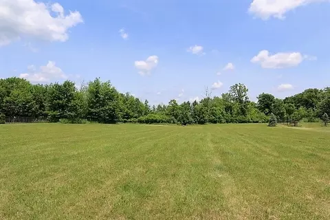 25 Woodfield Pkwy, Grand Blanc, MI 48439