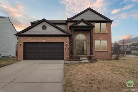 9799 Ravenshire Dr, Ypsilanti, MI 48198