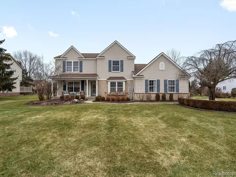 1143 Wheatfield Dr, Lake Orion, MI 48362