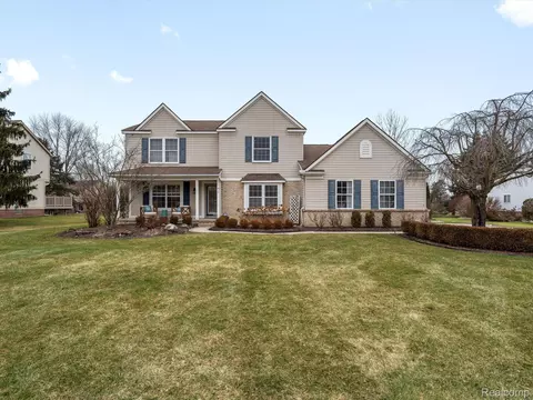 1143 Wheatfield Dr, Orion, MI 48362