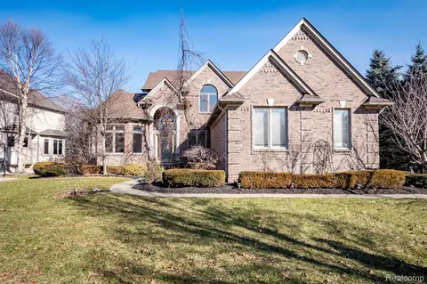 13425 Amberglen Dr, Washington, MI 48094