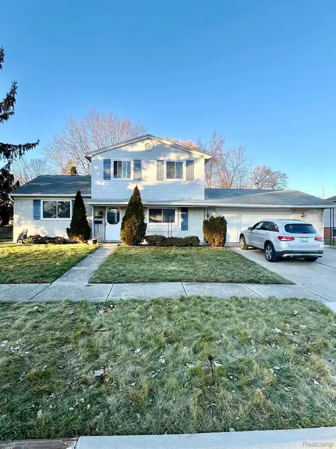 24112 S Duncan Cir, Farmington Hills, MI 48336