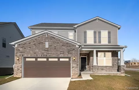 5000 Shoreham Cir, Clarkston, MI 48346