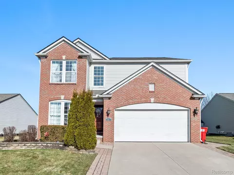 18849 English Ivy Dr, Macomb, MI 48042