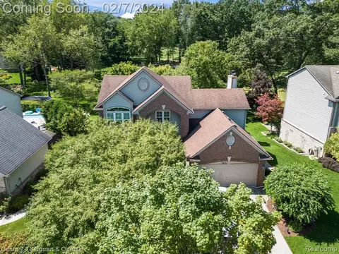 5431 Wentworth Dr, Commerce Twp, MI 48382