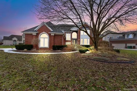 54893 Pelican Ln, Shelby Township, MI 48315