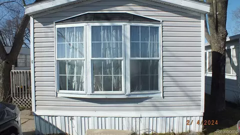 6 Ruby Dr, Monroe, MI 48162