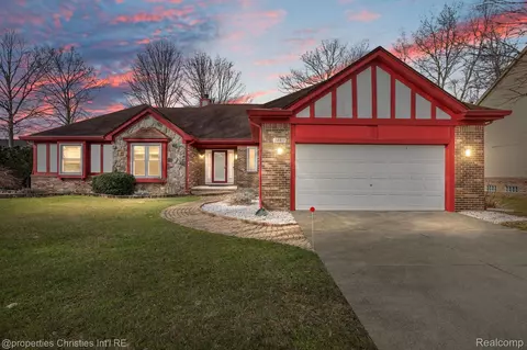 24411 Ridgeview Dr, Farmington Hills, MI 48336