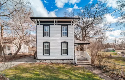 4116 Airport Rd, Waterford, MI 48329