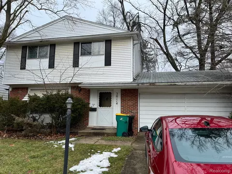 30114 Stockton Ave, Farmington Hills, MI 48336