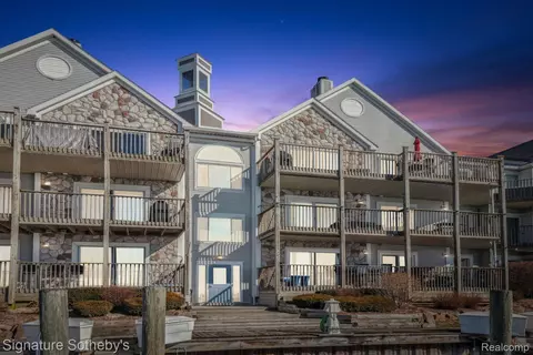 37522 Jefferson Ave #303, Harrison, MI 48045