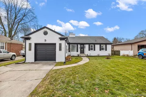 22422 Ardmore Park Dr, Saint Clair Shores, MI 48081