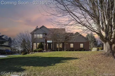 8129 Staghorn Trl, Clarkston, MI 48348