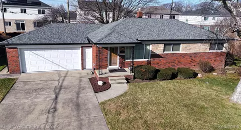 33121 Defour Dr, Sterling Heights, MI 48310