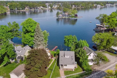 336 Heights Rd, Orion, MI 48362