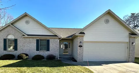 11045 Kasteel Crt Ct, Vienna, MI 48420