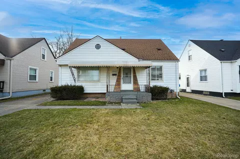 21761 Cyman Ave, Warren, MI 48091