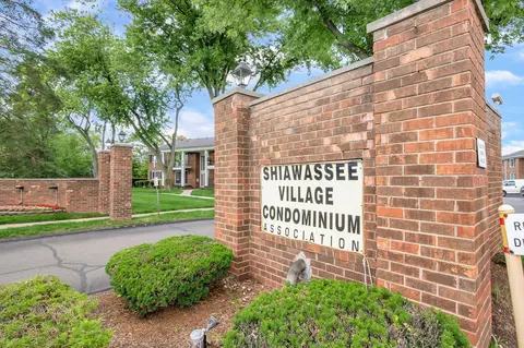 25304 Shiawassee Cir #106, Southfield, MI 48033