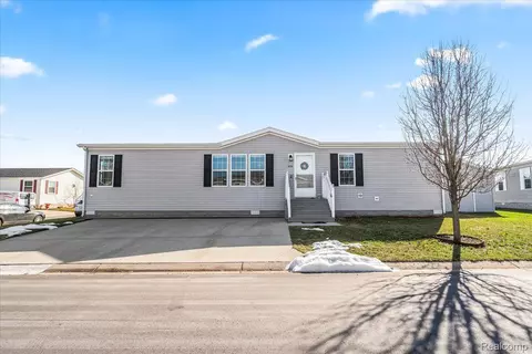 5454 Arboretum Trl, Howell, MI 48843