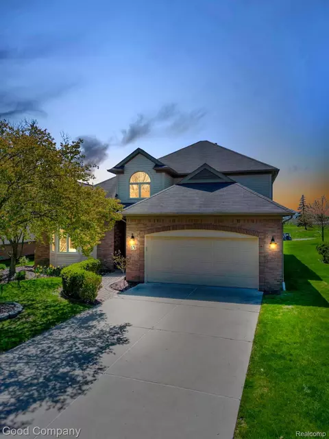 15 Turnberry Ln, Dearborn, MI 48120