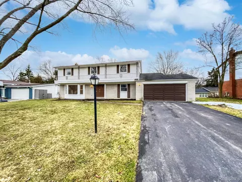 5565 Abington, West Bloomfield, MI 48322